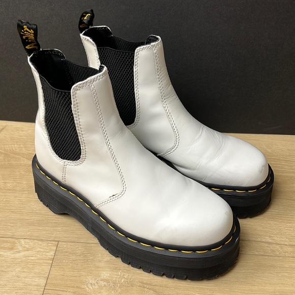 DR MARTENS 2976 Quad Platform Chelsea Boot White Smooth Leather Size 7 US - Picture 4 of 12